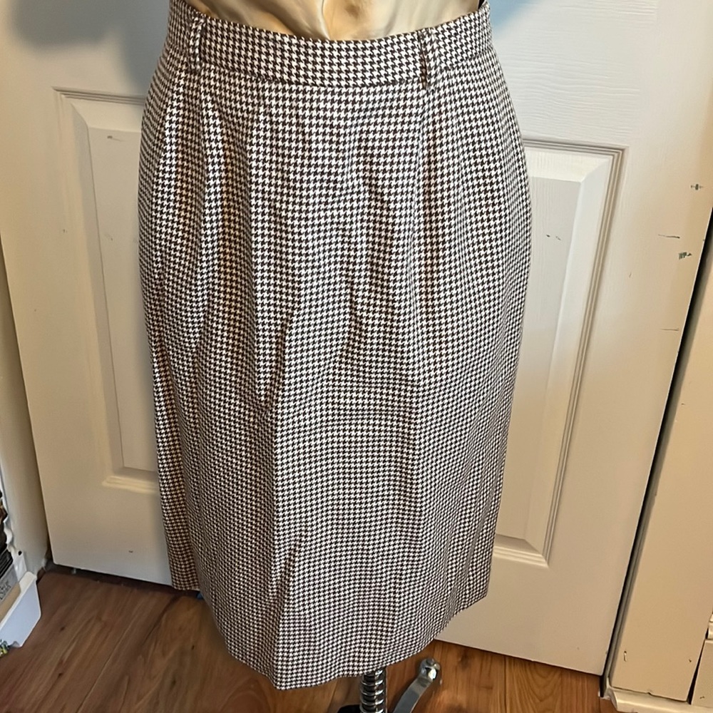 Brown Houndstooth pencil skirt.